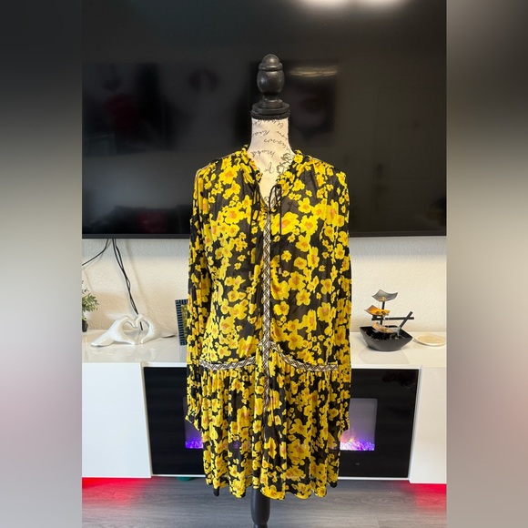 Free People Yellow Black Floral Love
Visitar >
Letter Swing Dress medium - Picture 3 of 11